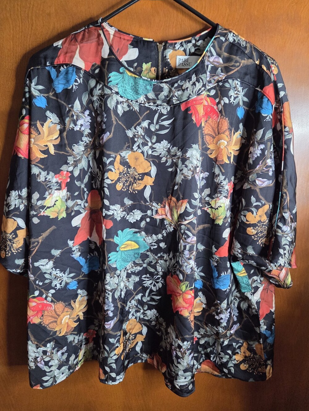 Pari Passu Silky Shortsleeve Black Floral Print Blouse Size 5 Plus Size NWOT